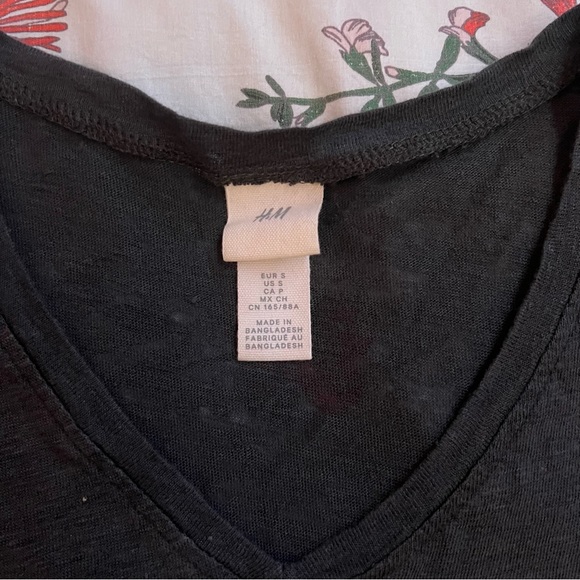 H&M Basic Gray V-Neck - Picture 2 of 5